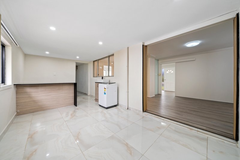 Photo - 26 Popondetta Place, Glenfield NSW 2167 - Image 17