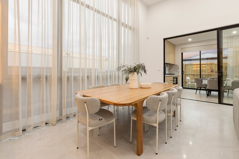 Photo - 26 Pyrus Crescent, Mickleham VIC 3064 - Image 11
