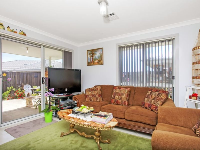 Photo - 26 Rag Holmes Street, Macgregor ACT 2615 - Image 3