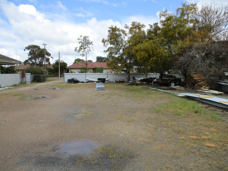 Photo - 26 Railway Tce , Coonalpyn SA 5265 - Image 26