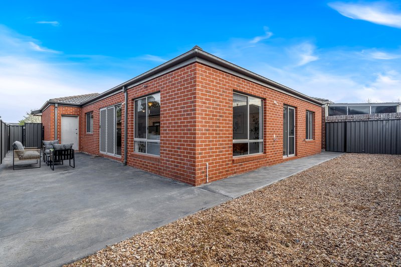 Photo - 26 Rainham Avenue, Craigieburn VIC 3064 - Image 16