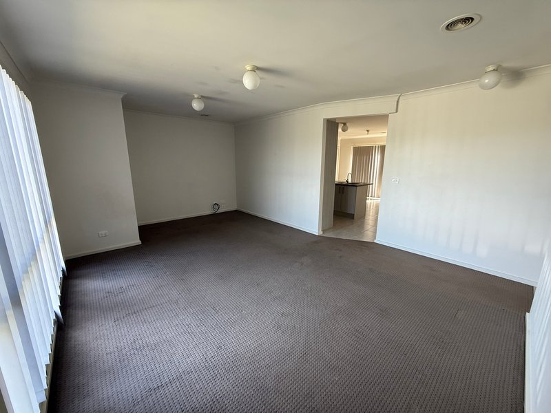 Photo - 26 Raneen Drive, Langwarrin VIC 3910 - Image 2