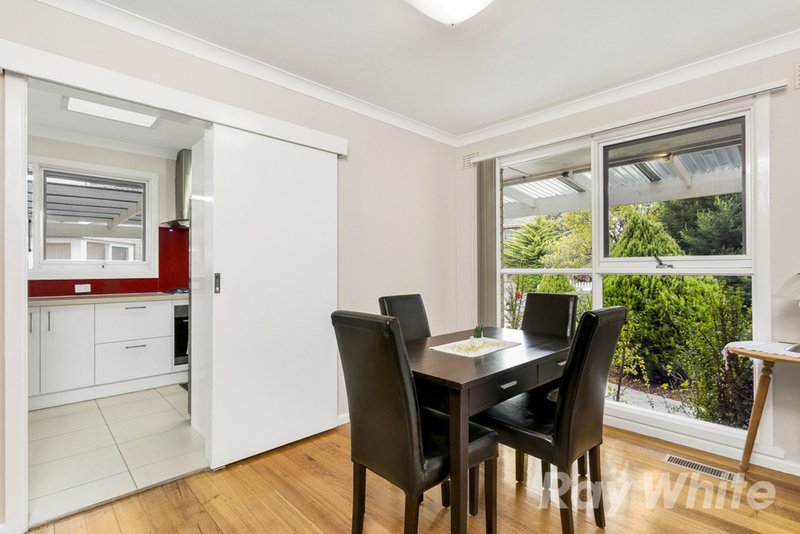 Photo - 26 Ranfurlie Drive, Glen Waverley VIC 3150 - Image 2