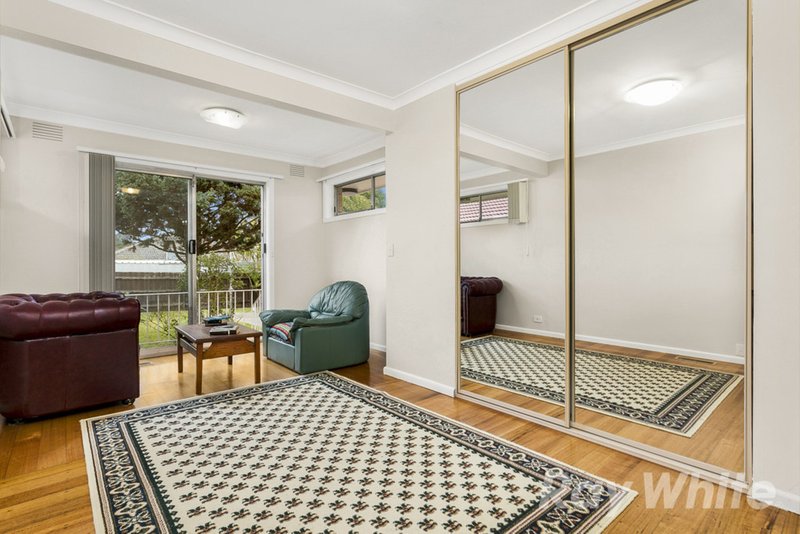 Photo - 26 Ranfurlie Drive, Glen Waverley VIC 3150 - Image 4