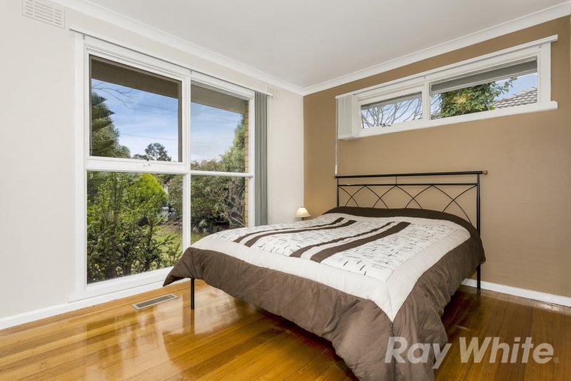 Photo - 26 Ranfurlie Drive, Glen Waverley VIC 3150 - Image 6