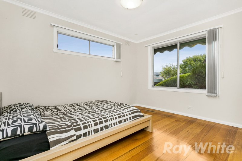 Photo - 26 Ranfurlie Drive, Glen Waverley VIC 3150 - Image 8