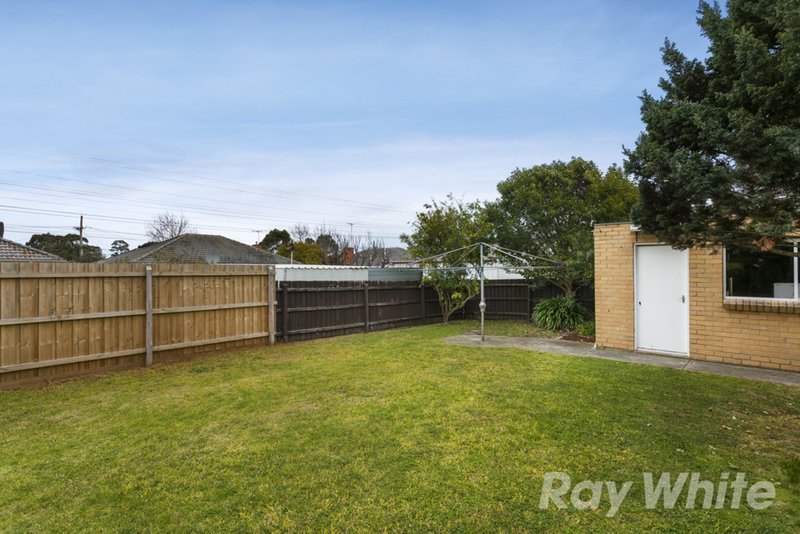 Photo - 26 Ranfurlie Drive, Glen Waverley VIC 3150 - Image 10