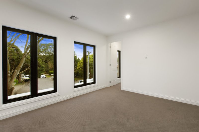 Photo - 2/6 Reark Court, Templestowe VIC 3106 - Image 3