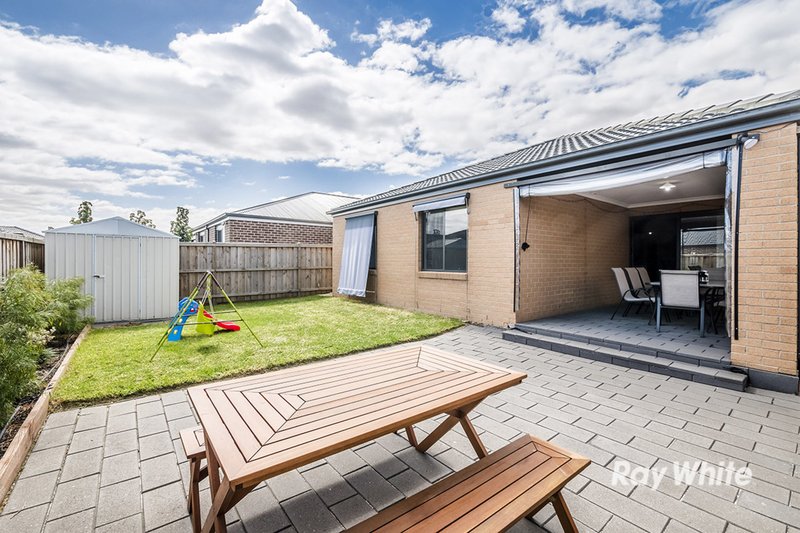 Photo - 26 Red Cap Drive, Cranbourne West VIC 3977 - Image 9