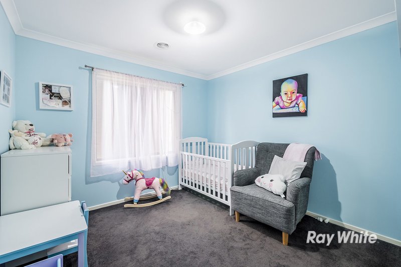 Photo - 26 Red Cap Drive, Cranbourne West VIC 3977 - Image 10