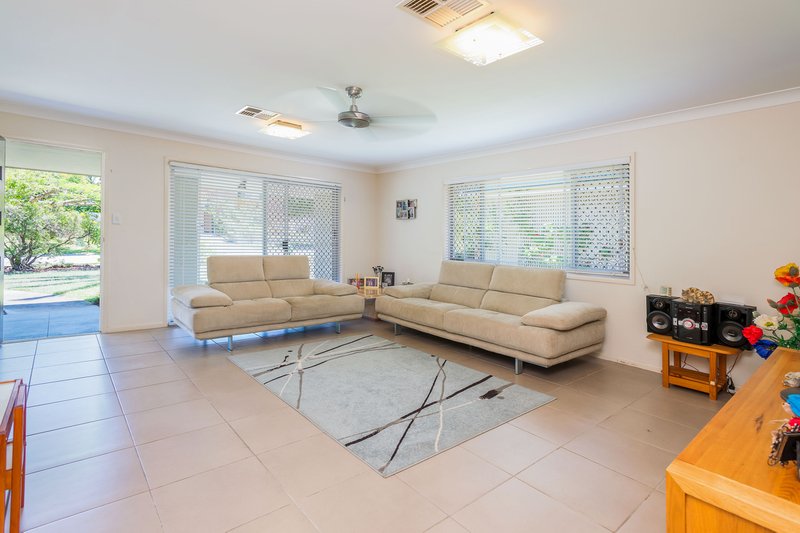 Photo - 26 Redpath Street, Wishart QLD 4122 - Image 5