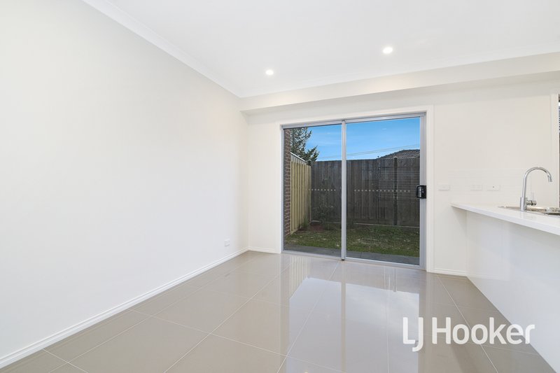 Photo - 2/6 Robert Street, Dandenong VIC 3175 - Image 5