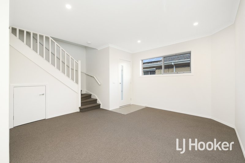 Photo - 2/6 Robert Street, Dandenong VIC 3175 - Image 6