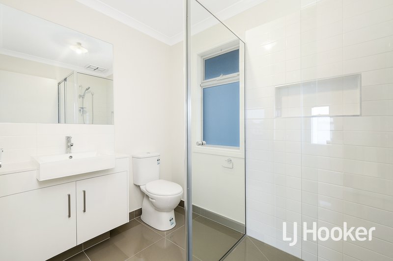 Photo - 2/6 Robert Street, Dandenong VIC 3175 - Image 8