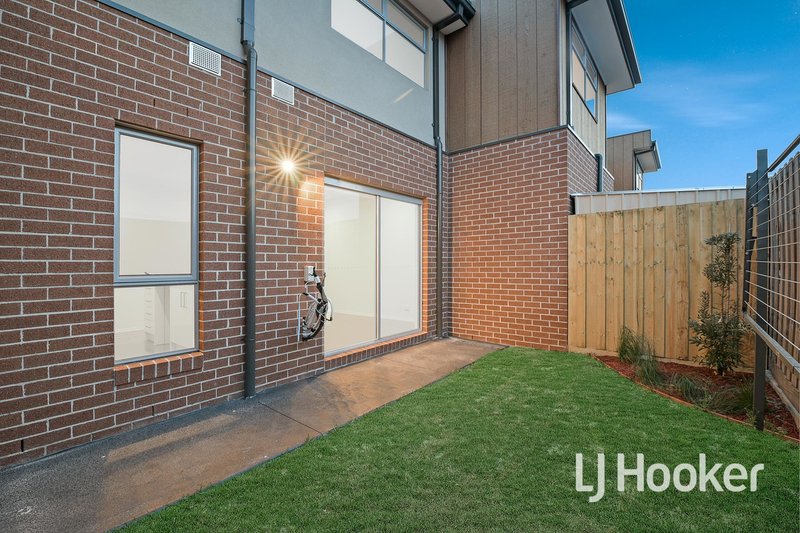 Photo - 2/6 Robert Street, Dandenong VIC 3175 - Image 13