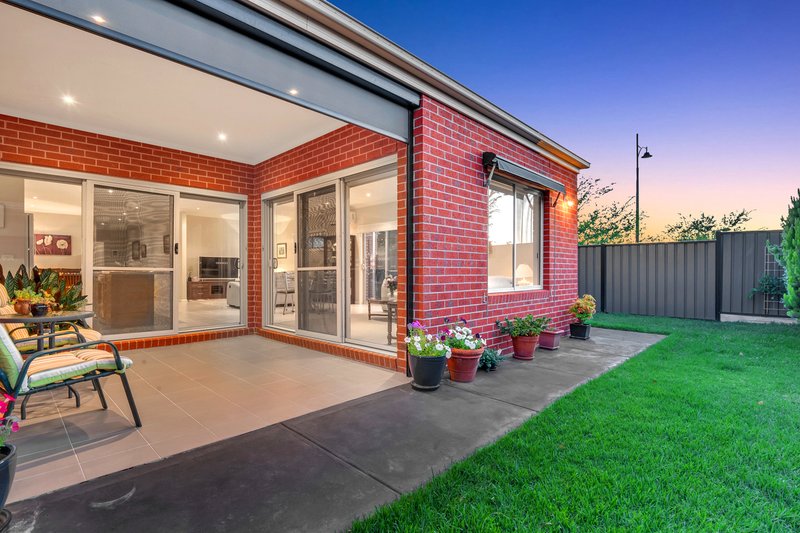 Photo - 26 Rockwall Drive, Craigieburn VIC 3064 - Image 11