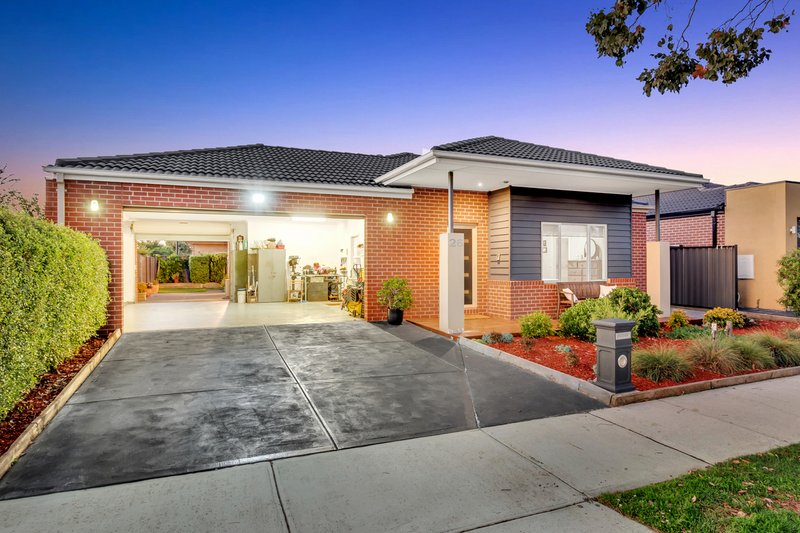 Photo - 26 Rockwall Drive, Craigieburn VIC 3064 - Image 13