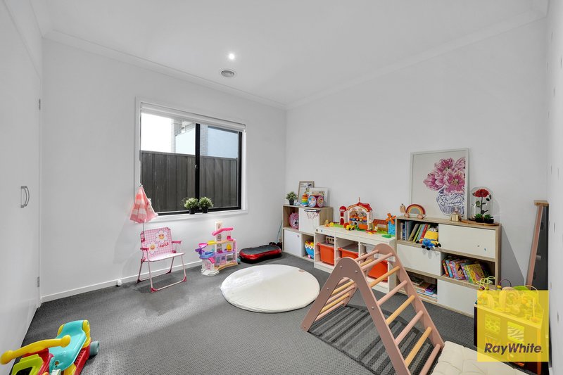 Photo - 26 Roehampton Drive, Strathtulloh VIC 3338 - Image 14