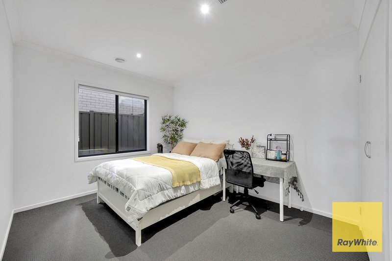 Photo - 26 Roehampton Drive, Strathtulloh VIC 3338 - Image 15