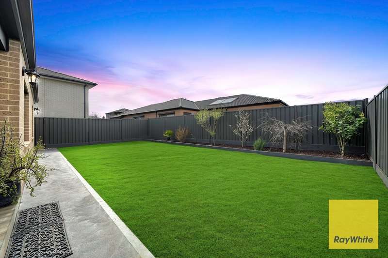 Photo - 26 Roehampton Drive, Strathtulloh VIC 3338 - Image 18