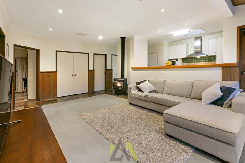 Photo - 26 Rosedale Grove, Frankston South VIC 3199 - Image 6