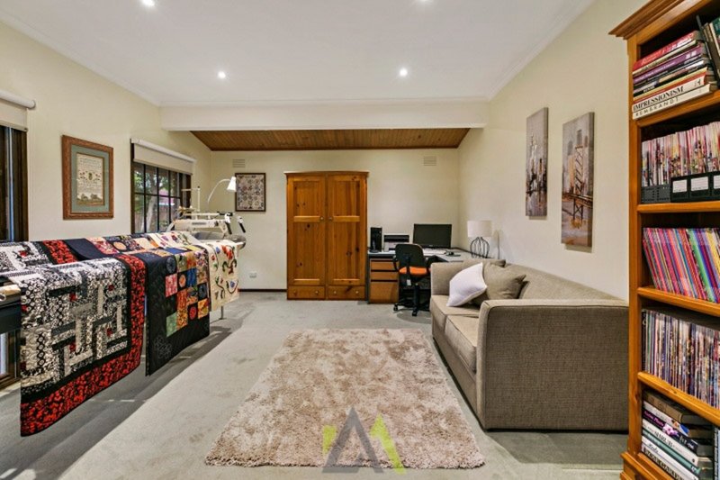 Photo - 26 Rosedale Grove, Frankston South VIC 3199 - Image 8