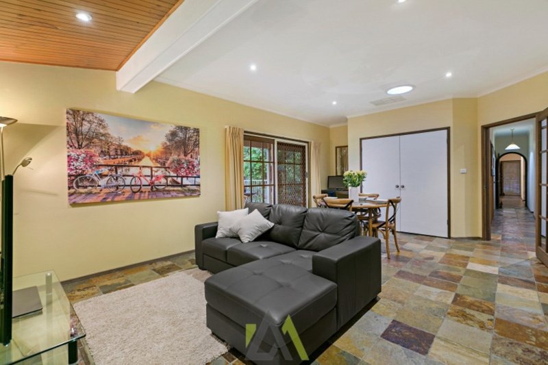 Photo - 26 Rosedale Grove, Frankston South VIC 3199 - Image 9