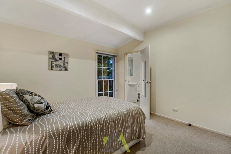 Photo - 26 Rosedale Grove, Frankston South VIC 3199 - Image 13