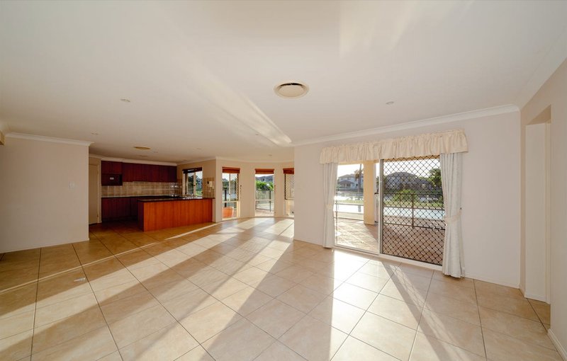 Photo - 26 Sabrina Avenue, Helensvale QLD 4212 - Image 8