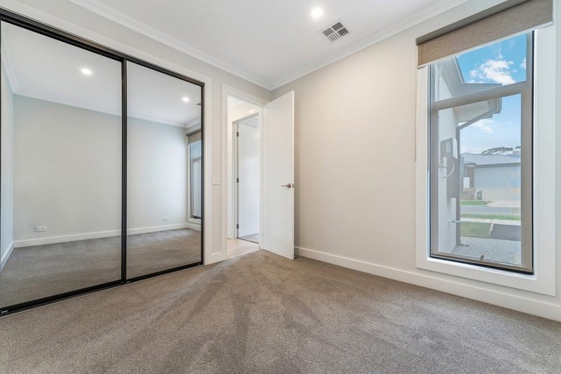 Photo - 26 Sacred Drive, Sunbury VIC 3429 - Image 10