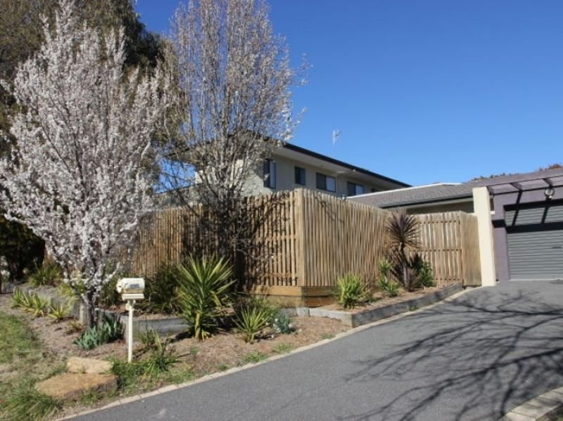 Photo - 26 Salmond Street, Chifley ACT 2606 - Image 2