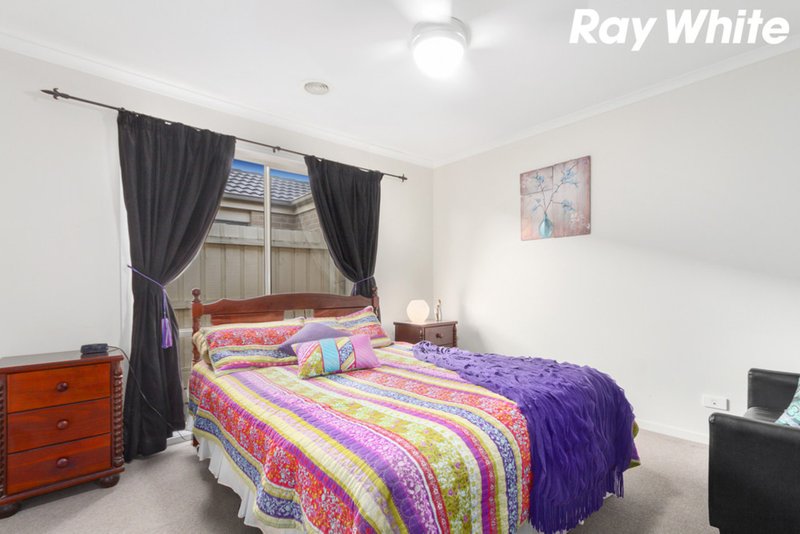 Photo - 26 Sandalwood Drive, Pakenham VIC 3810 - Image 3