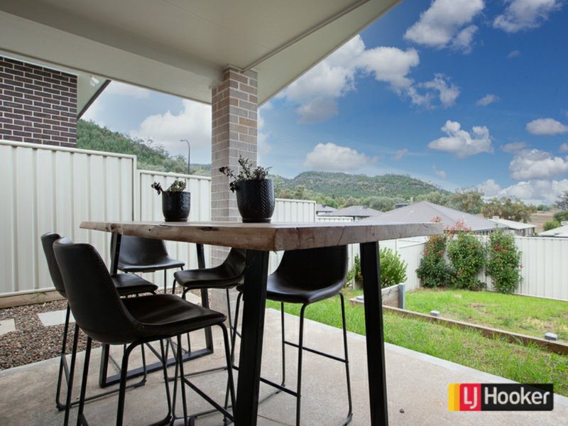 Photo - 2/6 Scarborough Close, North Tamworth NSW 2340 - Image 3