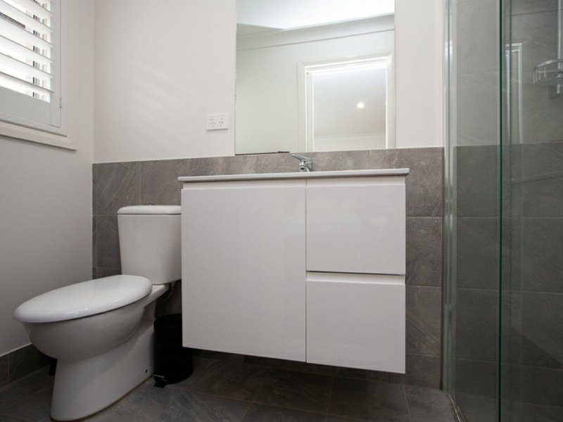 Photo - 2/6 Scarborough Close, Tamworth NSW 2340 - Image 4