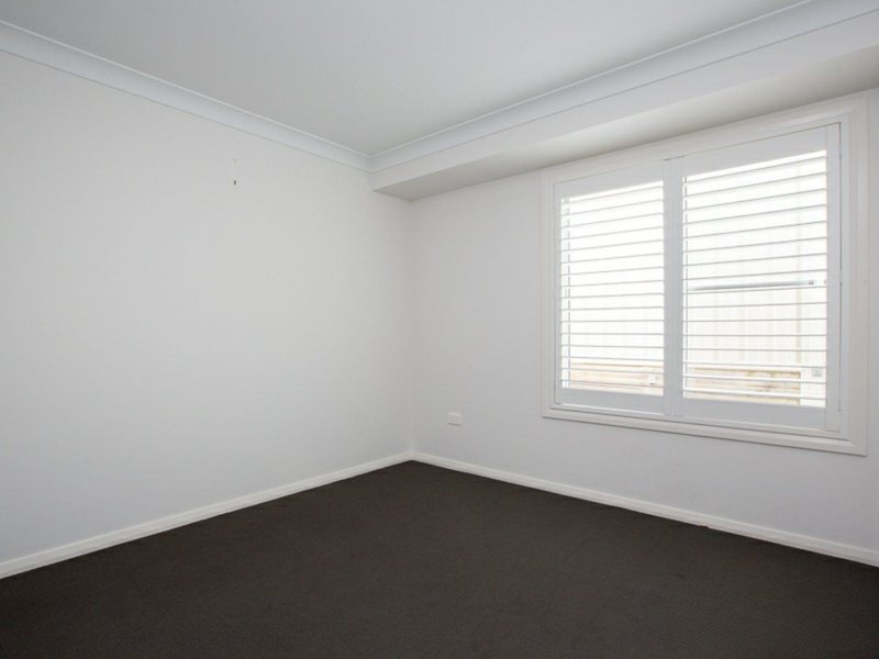 Photo - 2/6 Scarborough Close, Tamworth NSW 2340 - Image 5