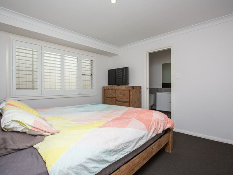Photo - 2/6 Scarborough Close, Tamworth NSW 2340 - Image 7