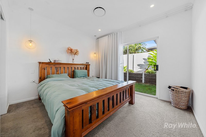 Photo - 26 Seaberry Vista, Redland Bay QLD 4165 - Image 4