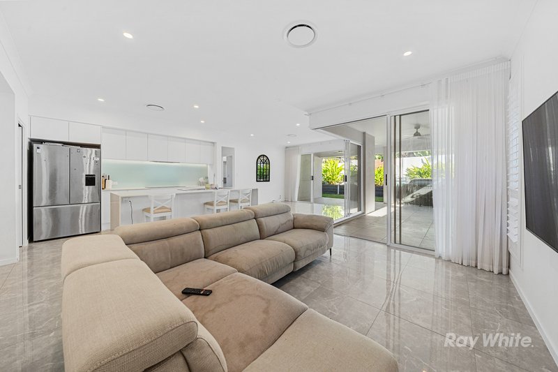 Photo - 26 Seaberry Vista, Redland Bay QLD 4165 - Image 9