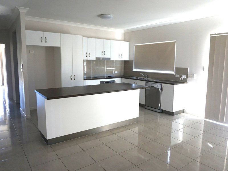 Photo - 26 Seabreeze Crescent, Bowen QLD 4805 - Image 7