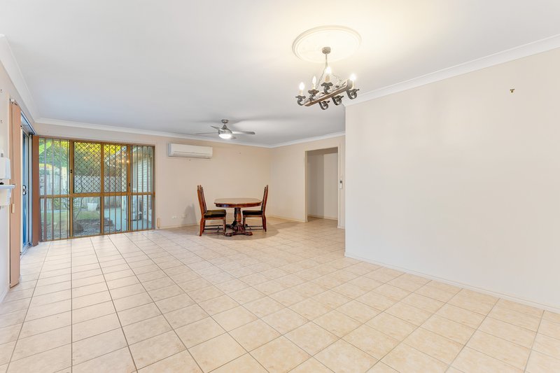 Photo - 26 Seaton Place, Parkinson QLD 4115 - Image 6