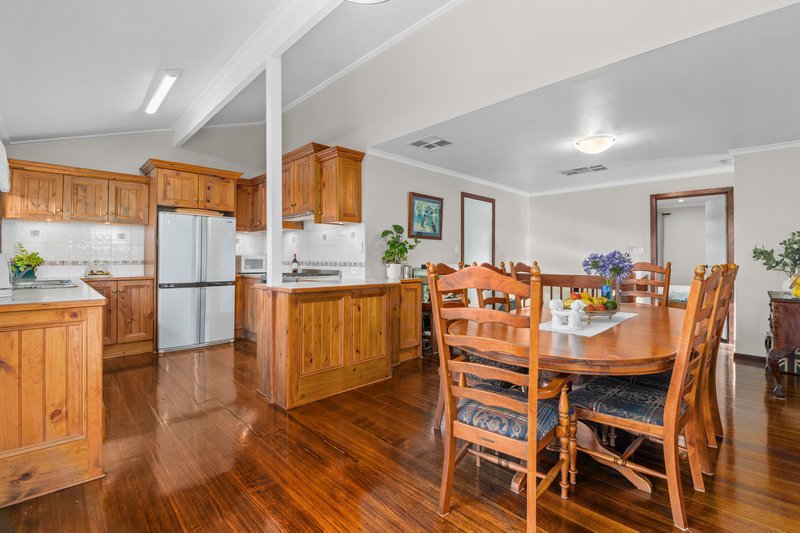 Photo - 26 Shanklin Street, Hurstbridge VIC 3099 - Image 6