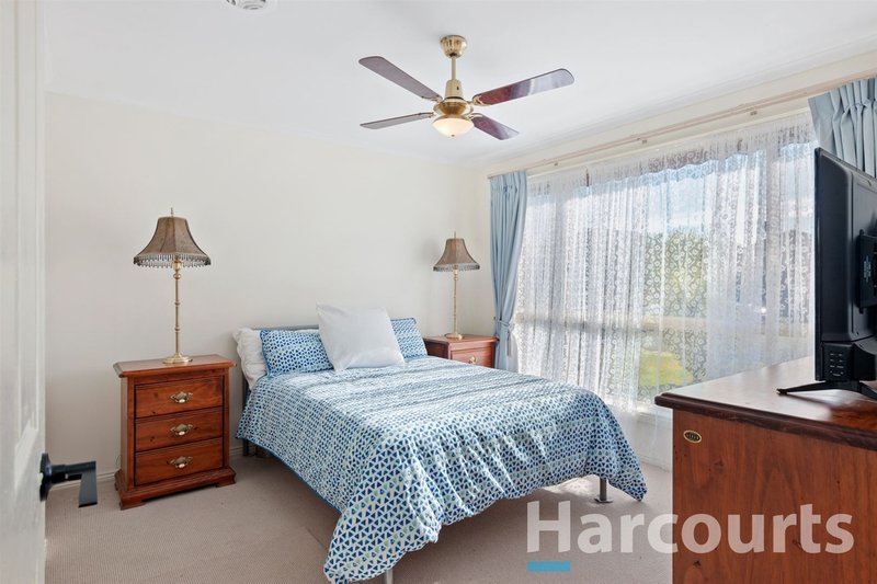 Photo - 26 Shari Drive, Delacombe VIC 3356 - Image 9