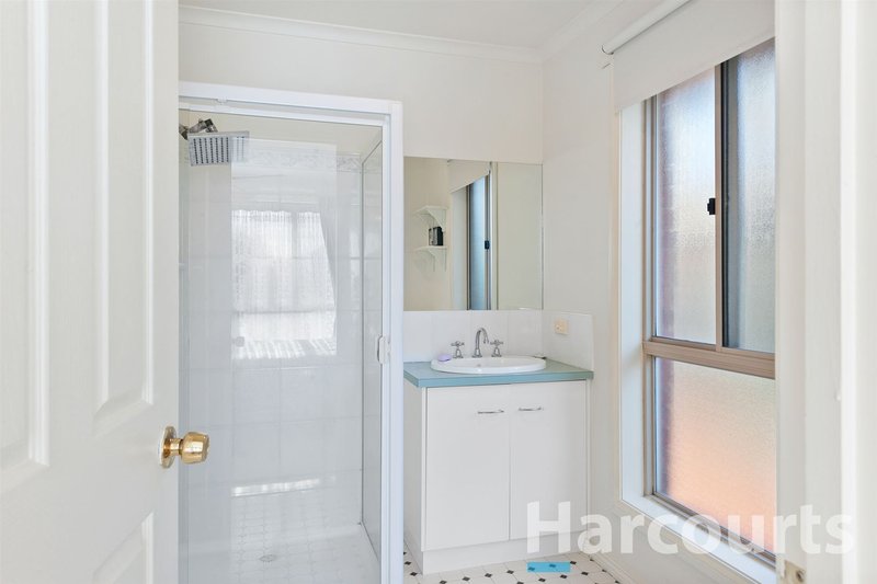 Photo - 26 Shari Drive, Delacombe VIC 3356 - Image 11