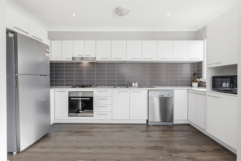 Photo - 26 Sierra Avenue, Middleton Grange NSW 2171 - Image 3
