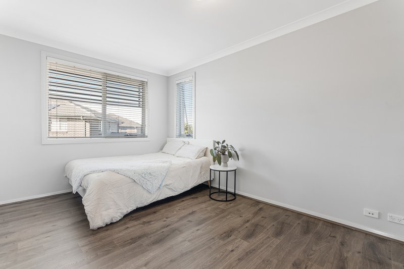 Photo - 26 Sierra Avenue, Middleton Grange NSW 2171 - Image 5