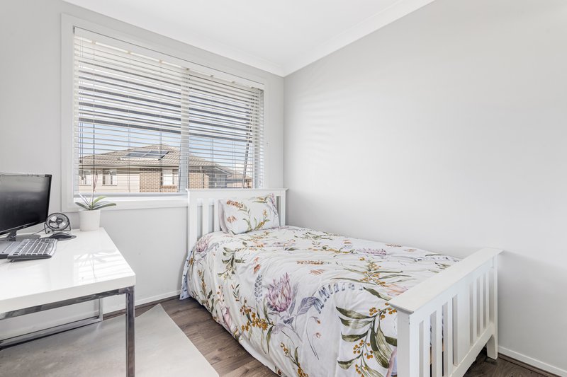 Photo - 26 Sierra Avenue, Middleton Grange NSW 2171 - Image 6
