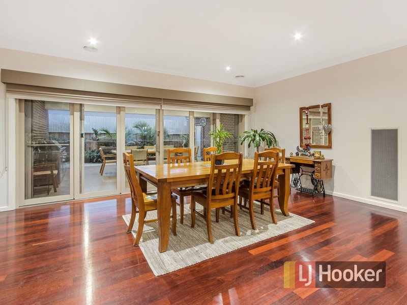 Photo - 26 Skyline Way, Berwick VIC 3806 - Image 8