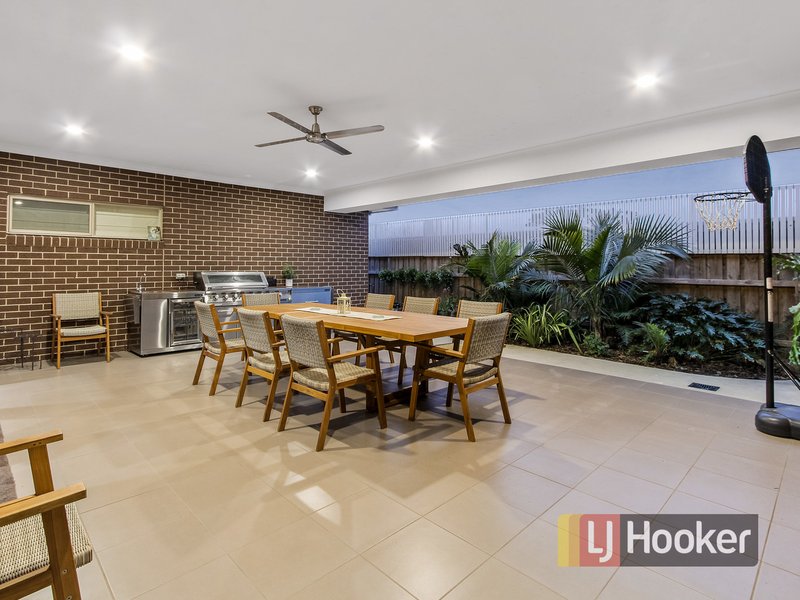 Photo - 26 Skyline Way, Berwick VIC 3806 - Image 15