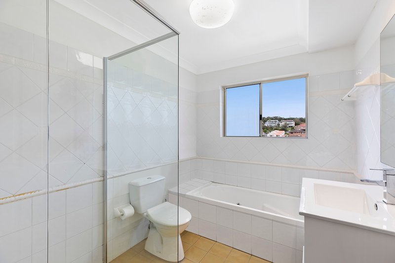 Photo - 2/6 Smillie Avenue, Terrigal NSW 2260 - Image 8