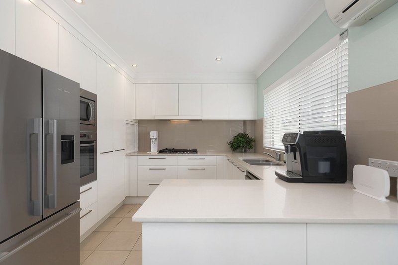 Photo - 2/6 Smillie Avenue, Terrigal NSW 2260 - Image 1